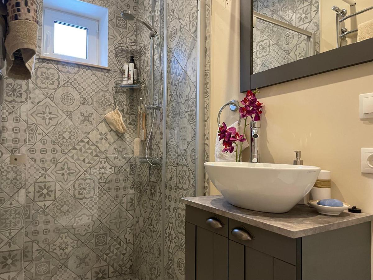 Pristine 1Br Apt In City Center W/ Patio And Parking Riga Buitenkant foto