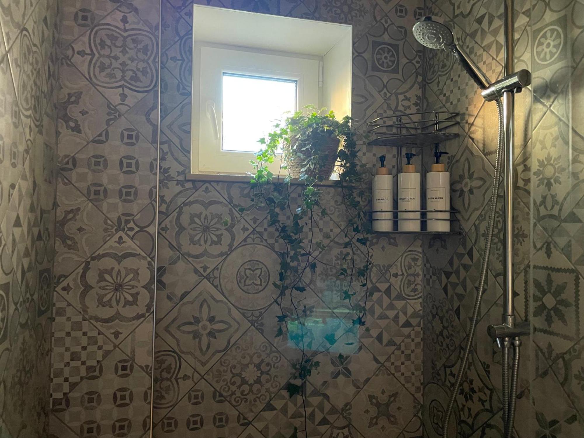 Pristine 1Br Apt In City Center W/ Patio And Parking Riga Buitenkant foto